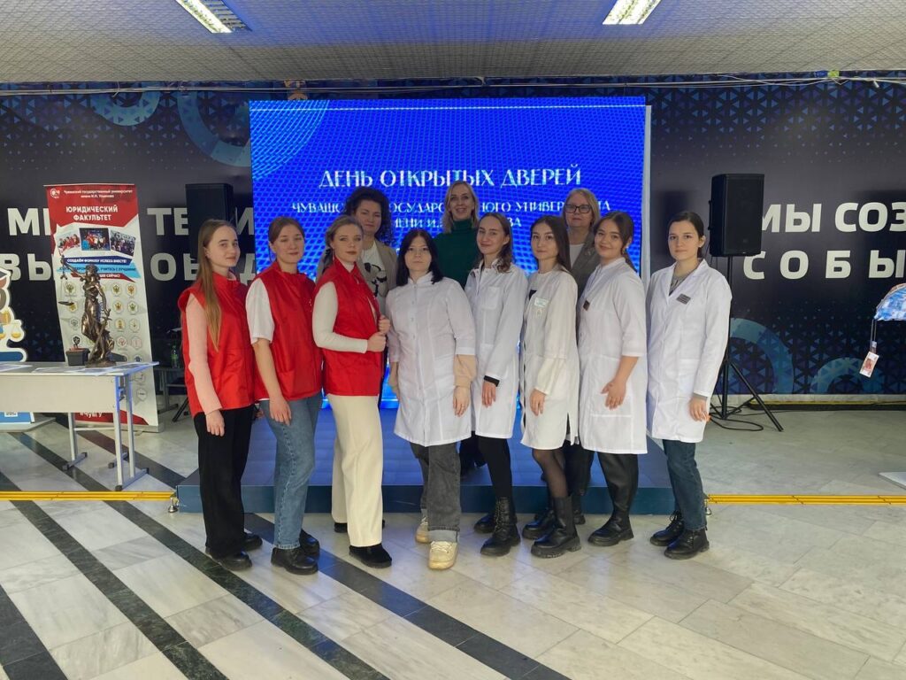Преподаватели и студенты медицинского факультета приняли участие в Дне открытых дверей ЧувГУ